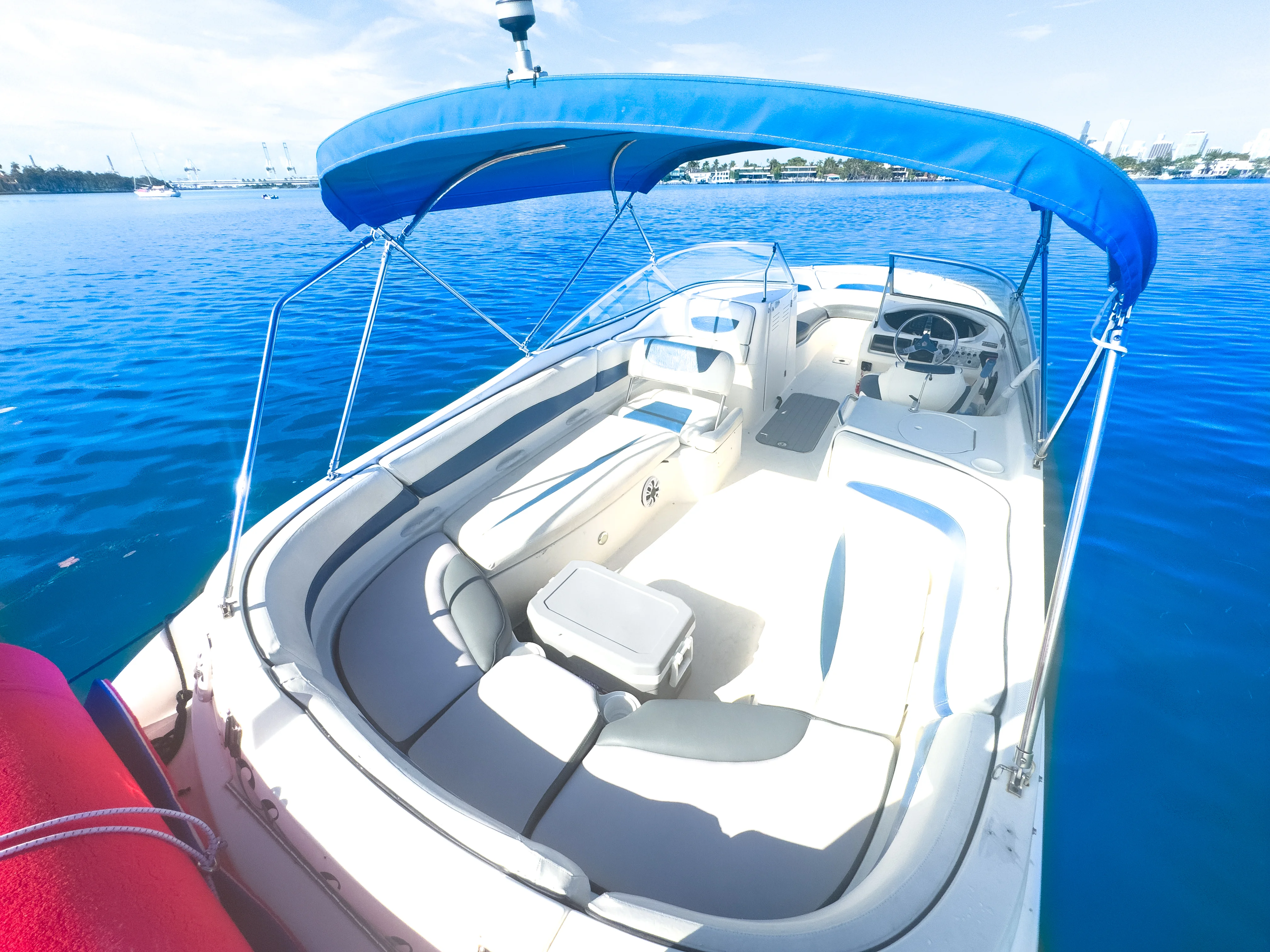 26ft Bayliner Max features